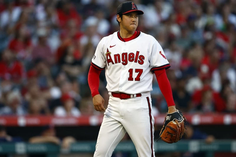 洛杉磯天使球星大谷翔平今天二刀流出賽,雖然6.1局被敲出4支全壘打為生涯最慘,但仍拿下勝利。法新社