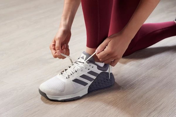 adidas 全新dropset 2 trainer訓練鞋,採用不同密度的eva中底,助於在負重訓練時穩定性又兼具穿著舒適度。官方提供