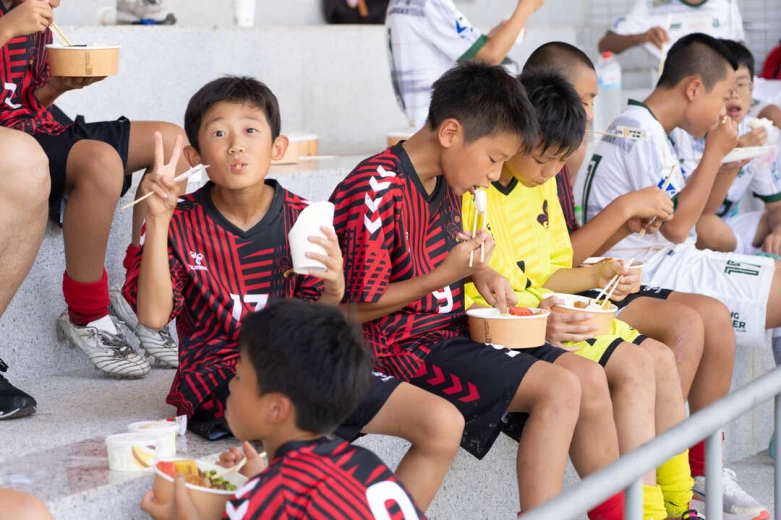 日本選手享受贊助商未盒提供的提供健康餐盒。官方提供