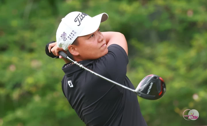 第二回合梁宜羚71桿兩回合以(-8)暫列第三。鍾豐榮攝影
