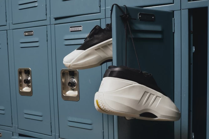 全新鞋款adidas Crazy IIInfinity，以黑白配色呈現簡約之美，更以拉鍊網布覆蓋鞋身，提升穿著上的舒適感。官方提供