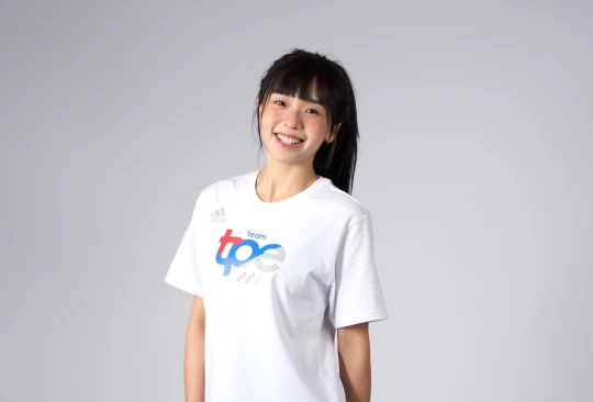 排球代表隊隊長廖苡任擔任2021成都世大運我代表團開幕典禮掌旗官。體育署提供
