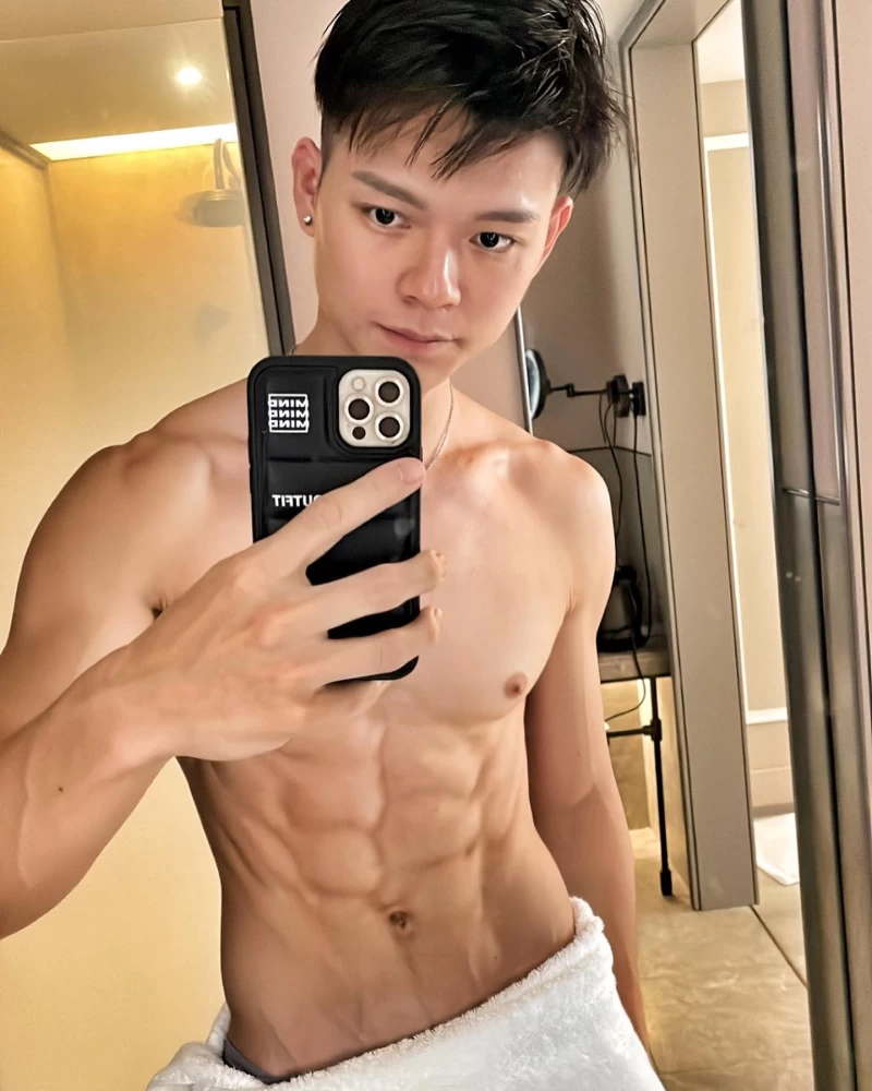 孫家閎在臉書上秀出他訓練有成的身材。摘自孫家閎臉書