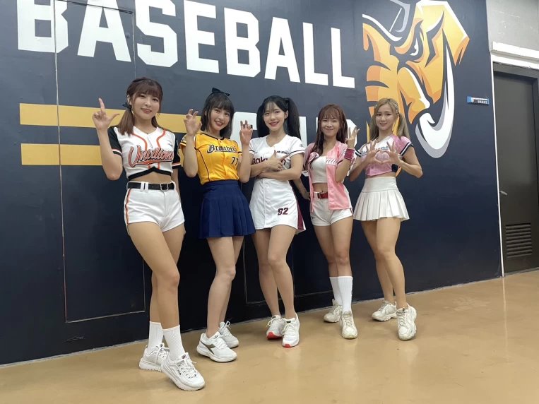 瑟七、峮峮、李多慧、賴可、秀秀子。記者劉峻誠攝