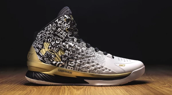 Stephen Curry首款簽名籃球鞋Curry one MVP配色。官方提供