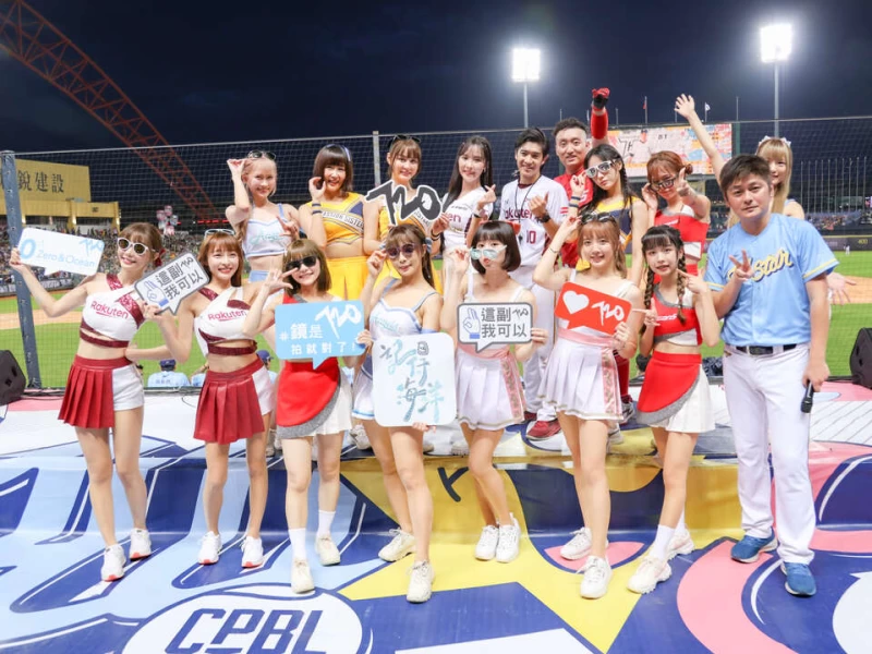 五隊女孩都在明星賽配戴720太陽眼鏡。