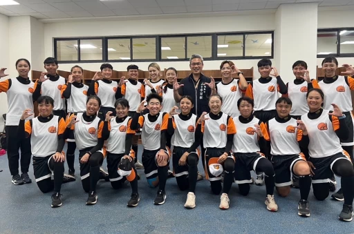 台中運動局李昱叡局長為台中兆基穿山甲打氣 （台中運動局提供）