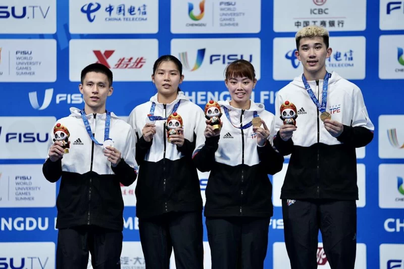 成都世界大學運動會羽球混合雙打項目,我國選手包辦金銀牌。體育署提供