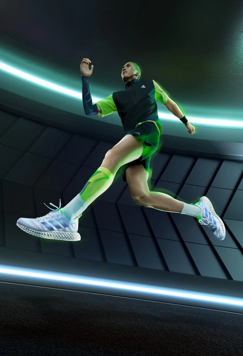 adidas 4DFWD系列延續創新科技達到強大的向前推進力與能量回饋。官方提供