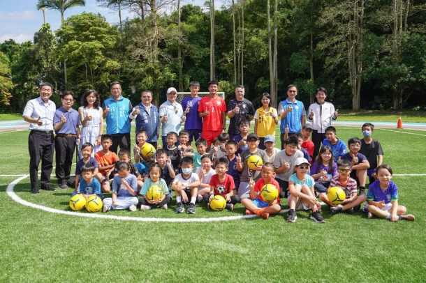 寶山鄉足球夏令營 大合照。官方提供