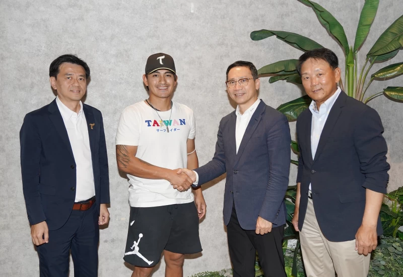 林子偉正式登錄。台鋼雄鷹提供