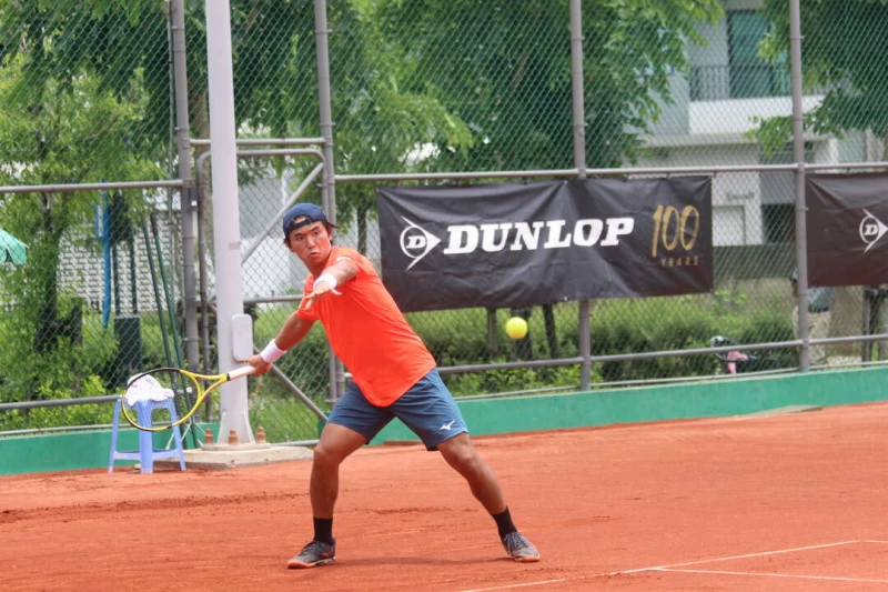 日本選手渡邊聖太 三盤不敵同胞 首輪止步。官方提供