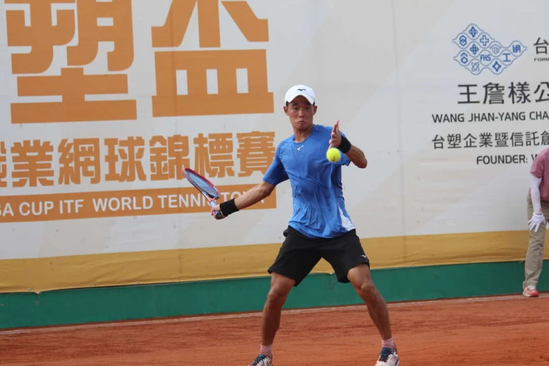 日本選手大會八號種子熊坂拓哉奮戰三盤,將臺將王愷翊 阻擋在八強之外。海碩整合行銷提供