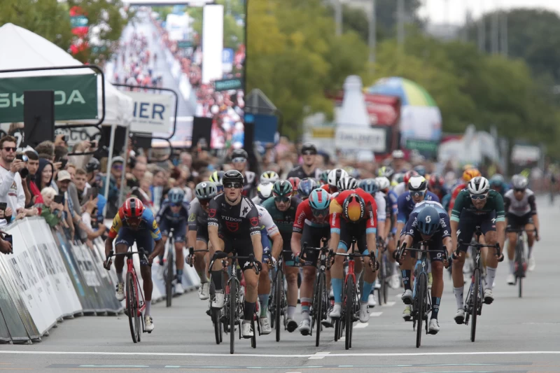我們的衝刺主將鮑豪斯在環德國最終站收穫一座亞軍 。Sprint Cycling提供