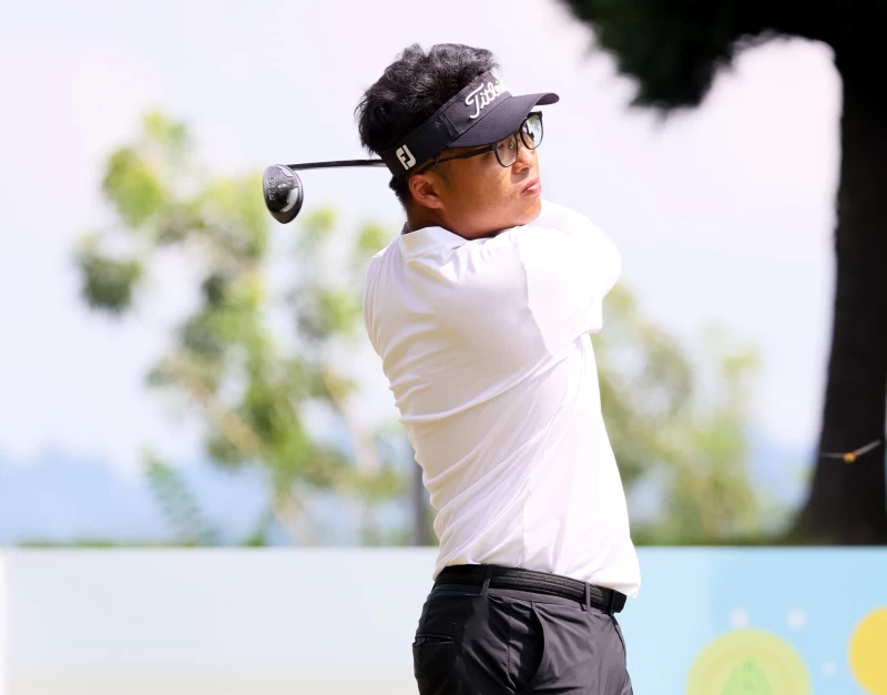 第一回合劉嚴鴻抓下9鳥1柏忌以64桿 8獨居領先。Tpga/林聖凱攝影