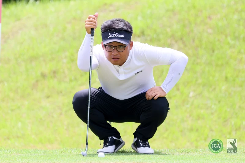 第一回合劉嚴鴻抓下9鳥1柏忌以64桿 8獨居領先。Tpga/林聖凱攝影