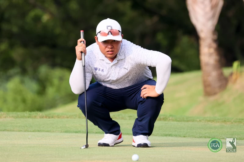 第一回合黃頎以2鷹3鳥1柏忌66桿 6暫並列第四。Tpga/林聖凱攝影