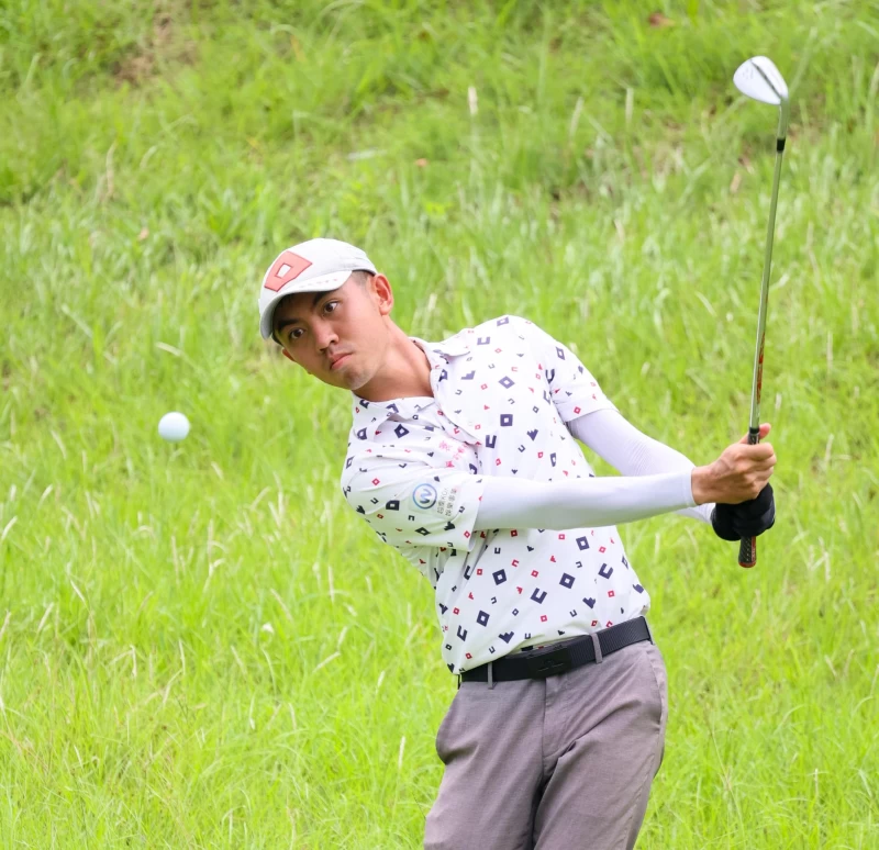 第三回合地主選手廖煥鈞再抓7鳥三回合總計196桿 20持續領先。TPGA_林聖凱攝影