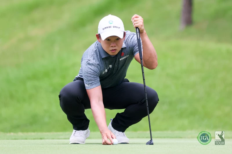 第三回合李玠柏以1鷹7鳥打出球場最低桿63桿,三回合201桿 15暫列第三。TPGA_林聖凱攝影