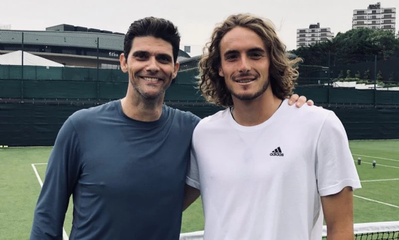 世界第7希臘球員西西帕斯(Stefanos Tsitsipas,右)立馬炒掉澳洲巨星菲利普西斯(Mark Philippoussis)的教練職務。摘自推特