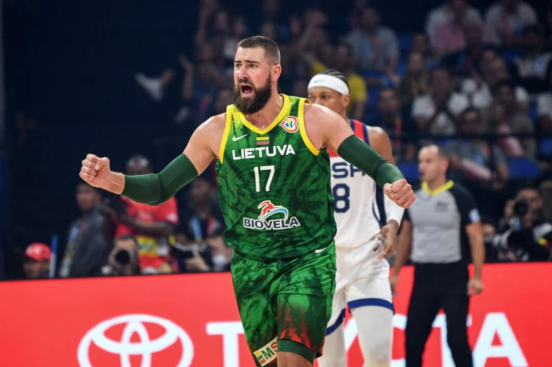 立陶宛內有瓦蘭丘納斯(Jonas Valanciunas)護框。法新社