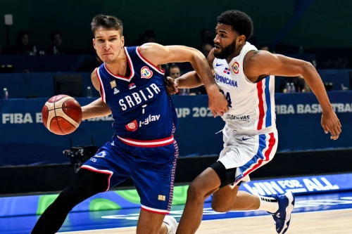 塞爾維亞8強賽對戰立陶宛,以波格丹諾維奇(Bogdan Bogdanovic,左)為發動機滲透對手。法新社