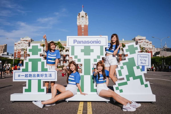 賴可、心璇、丹丹和奶昔四位啦啦隊女孩,今天也到場為跑者應援加油。官方提供
