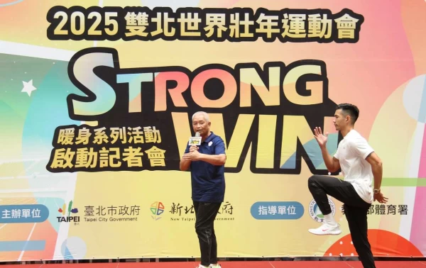 9田徑資深教練潘瑞根現場指導田徑訓練方式。台北市體育局提供