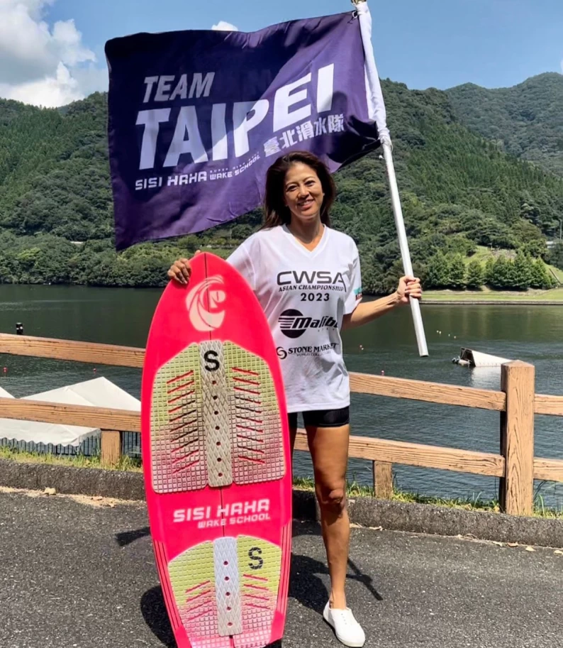 Kimberly陳美彤拿下「CWSA亞洲快艇衝浪錦標賽」Masters Women Wakesurf冠軍。STARFiSH星予公關提供