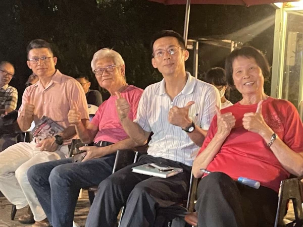 與會者（左起）國立體育大學 潘義祥教授、 中華民國大師運動協會彭臺臨理事長、 中華民國奧運人協會李建興秘書長、 「飛躍的羚羊」 紀政。中華民國大師運動協會提供