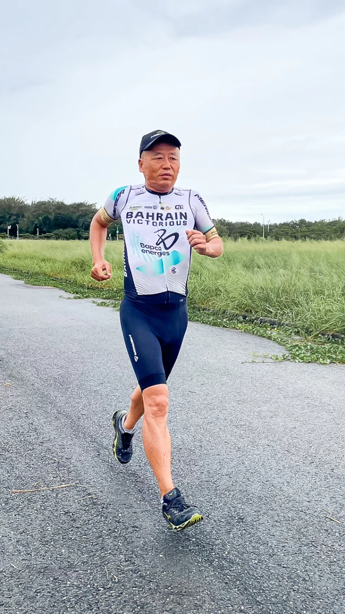 繼2019完成226 x 10後持續維持泳訓單車環島跑,馬拉松就是為了備戰226 x 20的極限 。美利達自行車提供