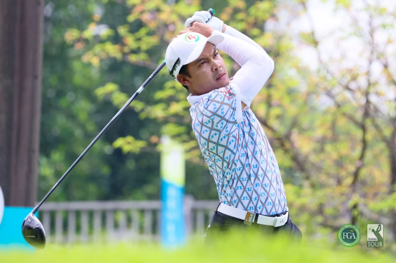第一回合泰國選手納提朋Natipong srithong抓下9鳥以63桿單獨領先。TPGA/ 林聖凱攝影
