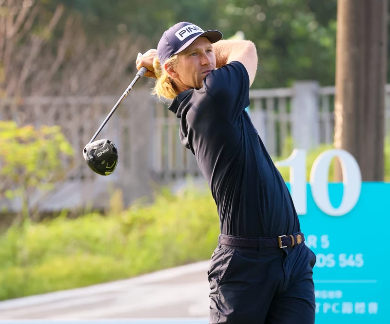 第一回合衛冕冠軍澳洲選手史密斯travis smyth以65桿 7暫並列第三。TPGA/ 林聖凱攝影