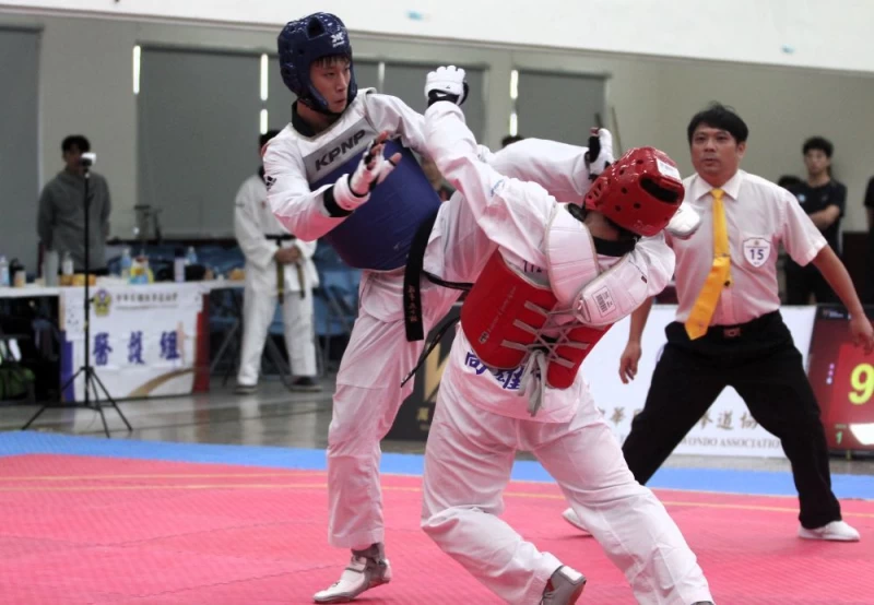 巫少輔在比賽即將結束前不到3秒舉腳下壓，擊中對手。姚瑞宸