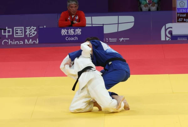連珍羚以一記反摔獲勝。詹健全攝