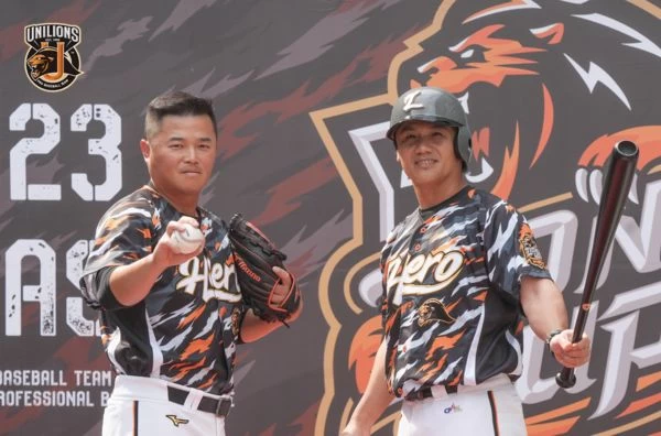 胡金龍、陳鏞基。統一獅提供
