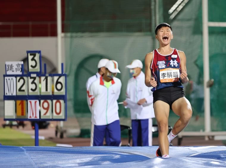 李晴晴是女子跳高全國紀錄保持人,跳過1.90公尺。李天助攝