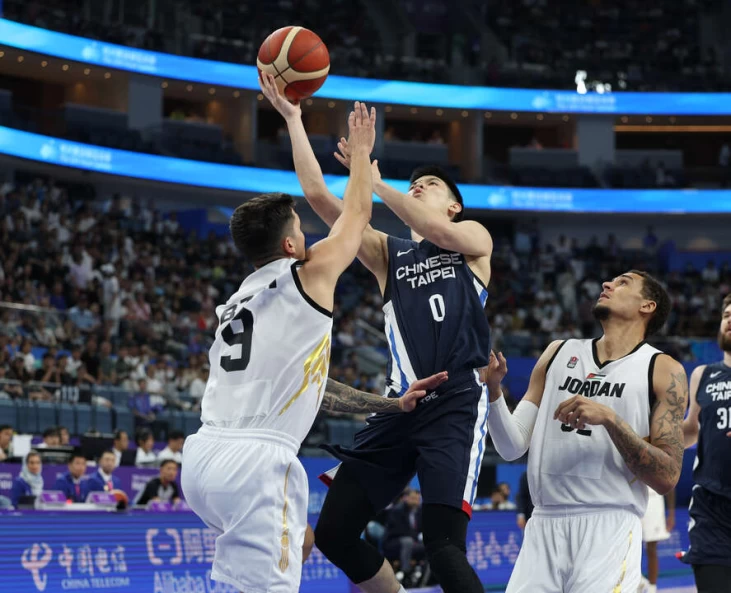 台灣男籃周五在銅牌戰中力爭中國。中華奧會提供