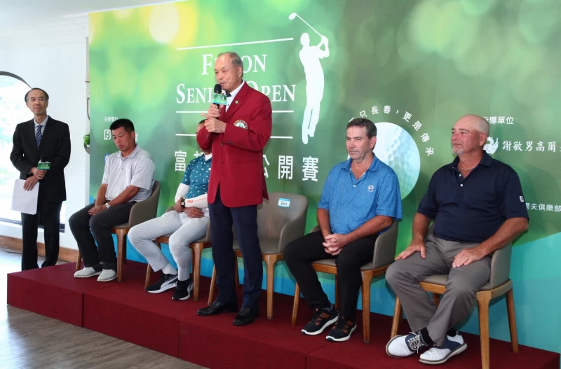 台灣長春職業高爾夫協會創辦人謝敏男(中)表示,今天能出席傳承營的職業好手都是百中選一,有很多值得年輕選手學習之處。官方提供