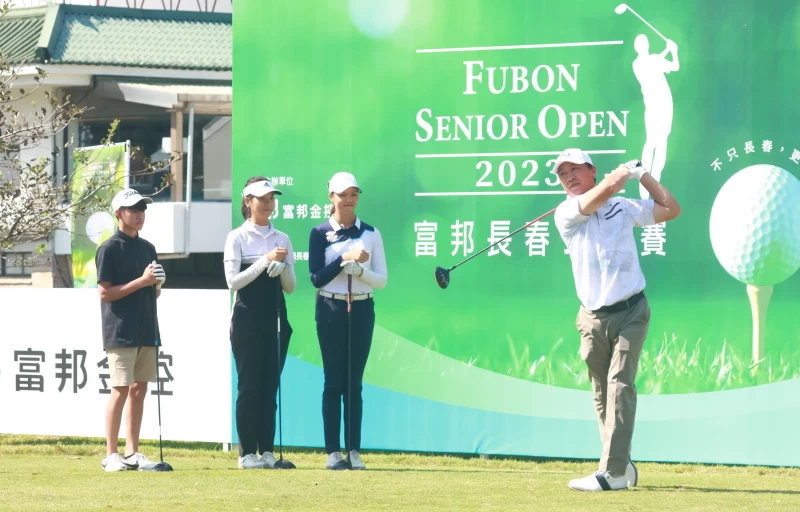 大鵬鳥張澤鵬傳承營中開出漂亮一球,讓同組業餘小將讚歎不已。官方提供