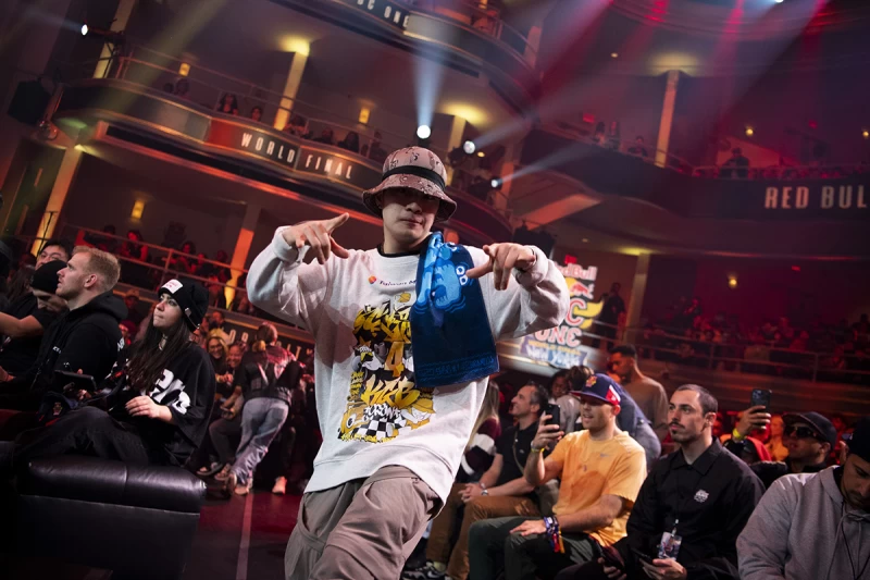 霹靂舞國手 quake孫振去年以種子選手身分參與red bull bc one決賽，今年則以台灣b boy冠軍身分赴法挑戰red bull bc one最終資格賽，爭取決賽最後席次。Red Bull 提供 1