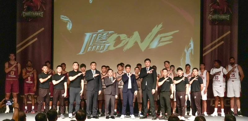 台鋼獵鷹開季記者會大合照。官方提供