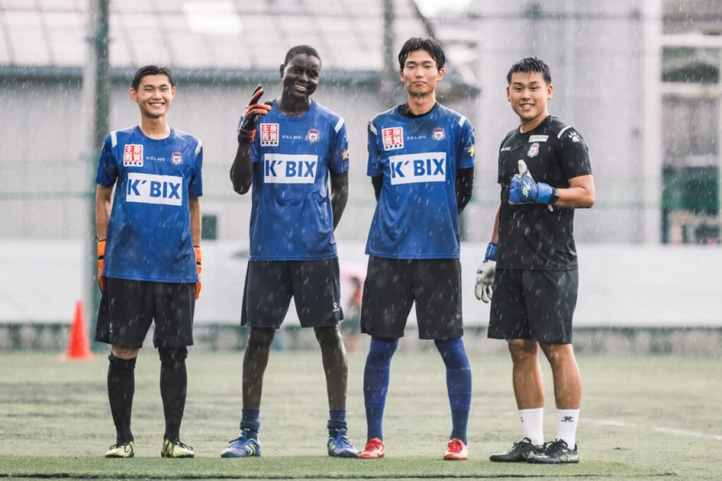 陳彥夫與群馬U18的守門員們(圖 彭善豪攝)
