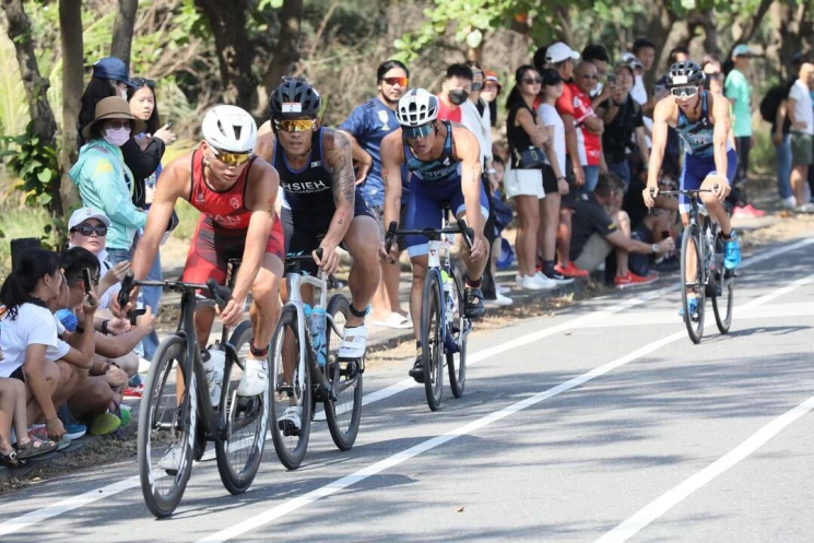 鐵人四王組合領先集團。詹健全攝