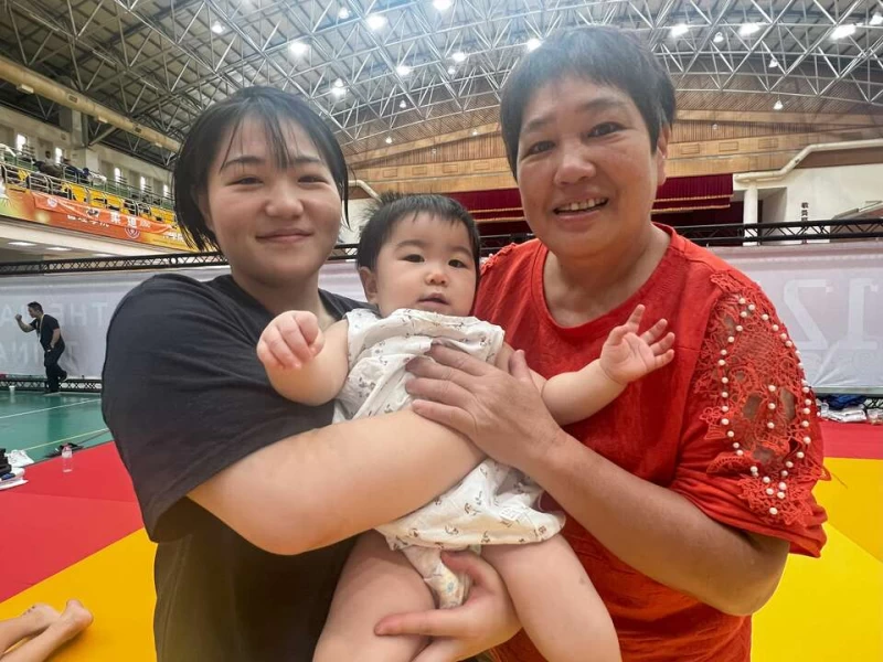 商瑠羽與媽媽吳淑櫻及女兒熊谷 海合影.。王筑攝
