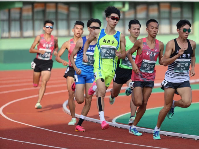 李安翊800公尺破大會紀錄摘金。李天助攝