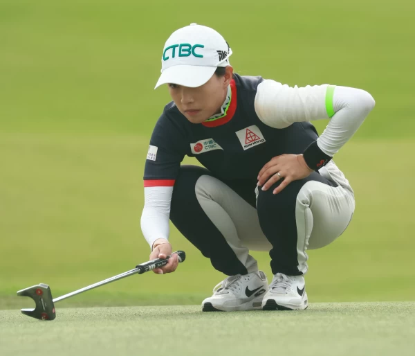 第二回合侯羽薔67.73兩回合以 -4暫並列第二。鍾豐榮攝