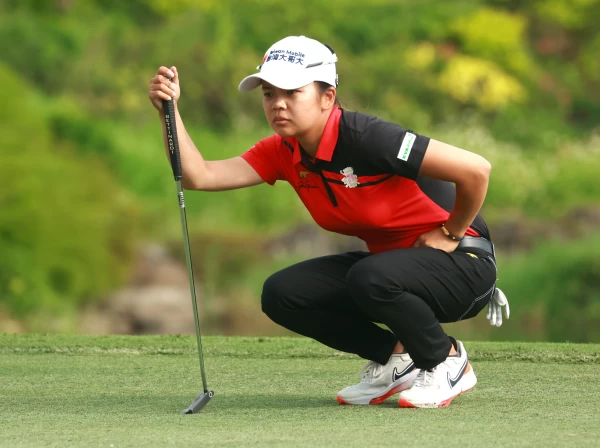 第二回合徐薇淩68.71兩回合以 -5暫列第一。鍾豐榮攝
