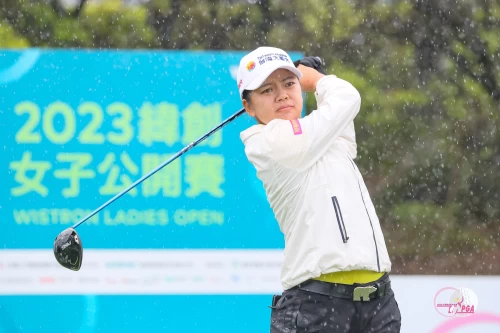 徐薇淩以三回合總桿負8桿的208桿,繼續單獨領先。TLPGA提供/葉勇宏攝
