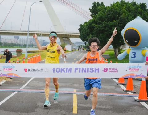 視障組第一名楊鎮宇完賽時間49分48秒。大會提供